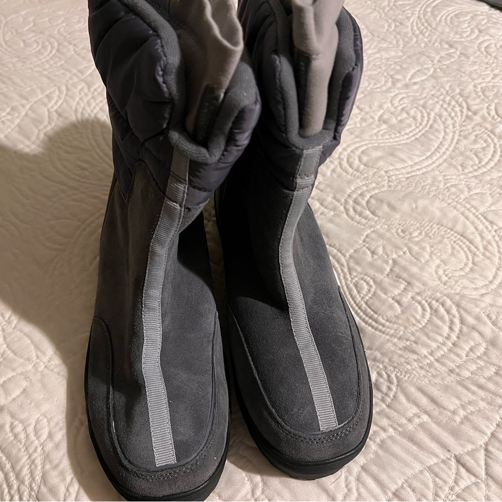 Lands end ladies snow boots. Nearly new condition.